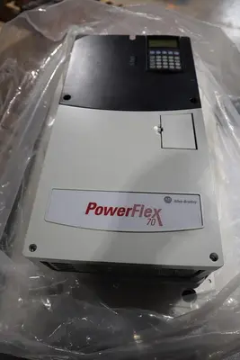 ALLEN BRADLEY 20AD052A3AYNAEC0 SER. A 480VAC POWERFLEX 70 DRIVE NEW STOCK S-592