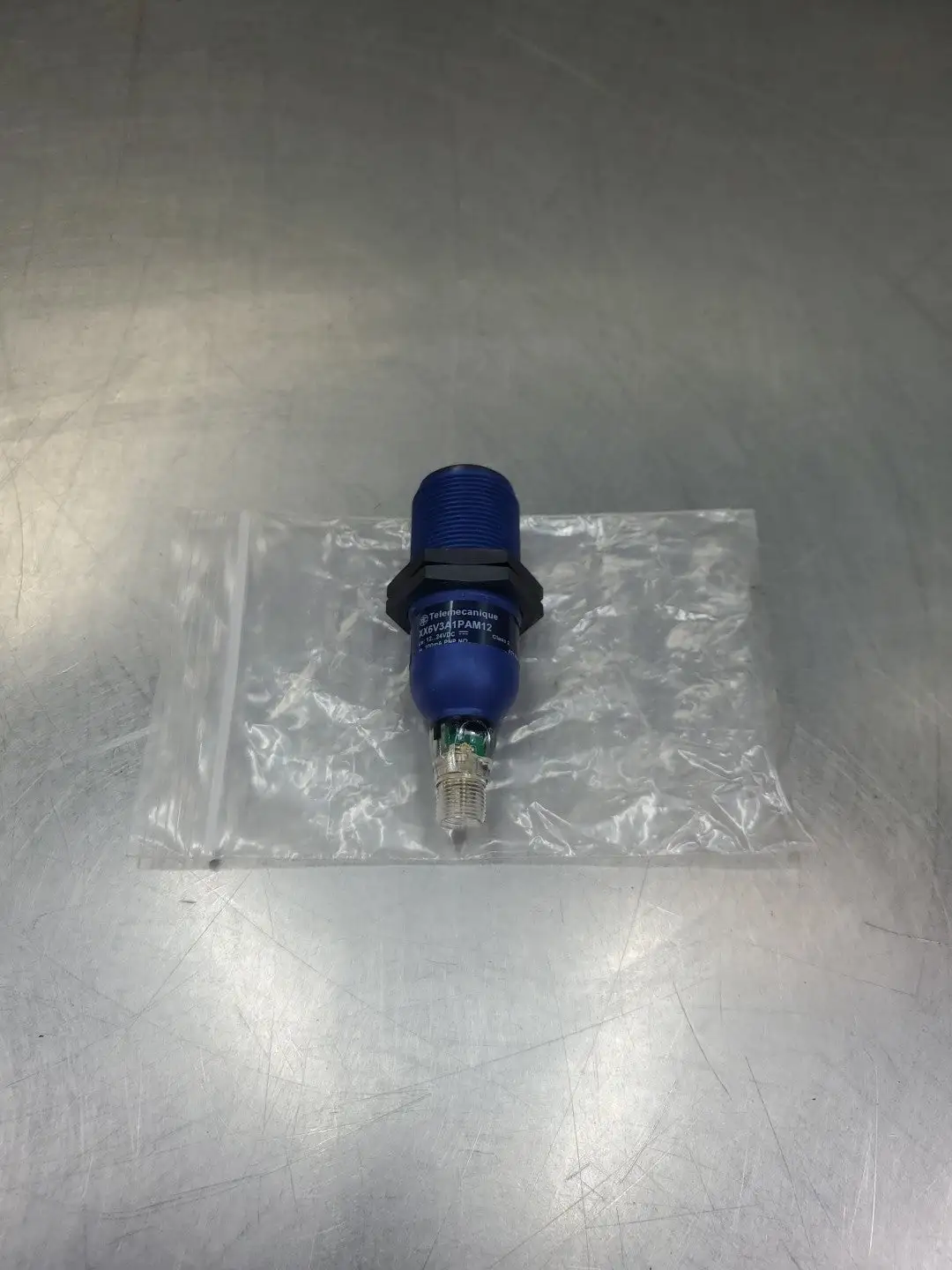 TELEMECANIQUE XX6V3A1PAM12 Ultrasonic Sensor, 12-24VDC. 5E-34/5