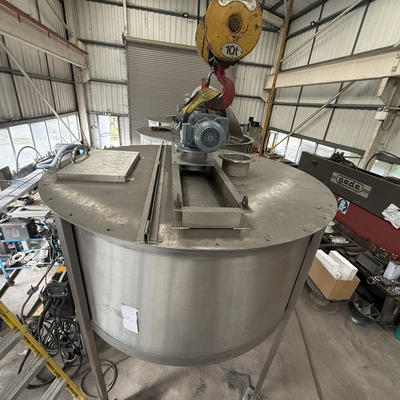 3200 L S/S Enclosed Tank