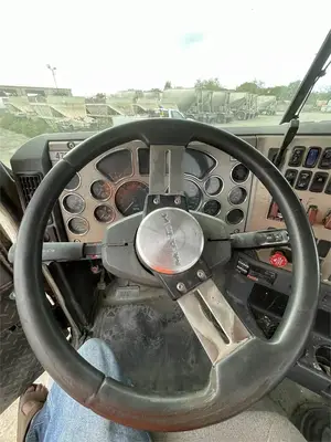 USED 2011 MACK PINNACLE CXU612