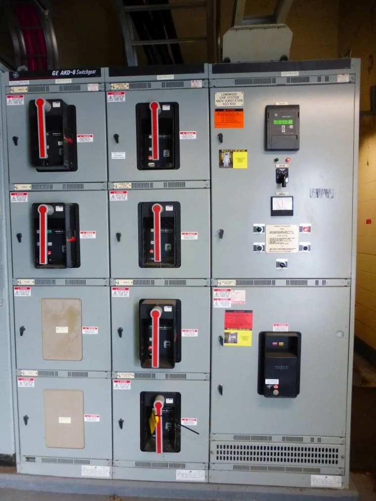 3200A GE AKD-8 Switchgear, 480V, x6 1600A, x1 3200A Bkrs