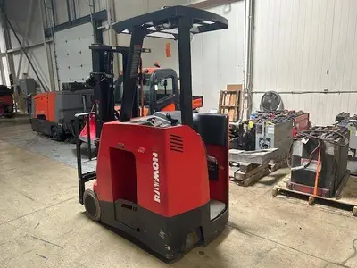 Used RAYMOND 415C35TT 3-Wheel Stand up Electric Counterbalance Forklifts Illinois US | Somerset Equipment Sales #1546189
