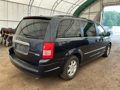 USED 2009 CHRYSLER TOWN AND COUNTRY