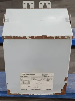 10 kVA Cutler Hammer S48D11S10N Dry Type Transformer 480 PRI 120/240 SEC Used
