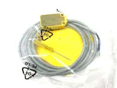 NEW TURCK RECTANGULAR CAPACITIVE SENSOR NO CONTACT PNP OUTPUT 2530001