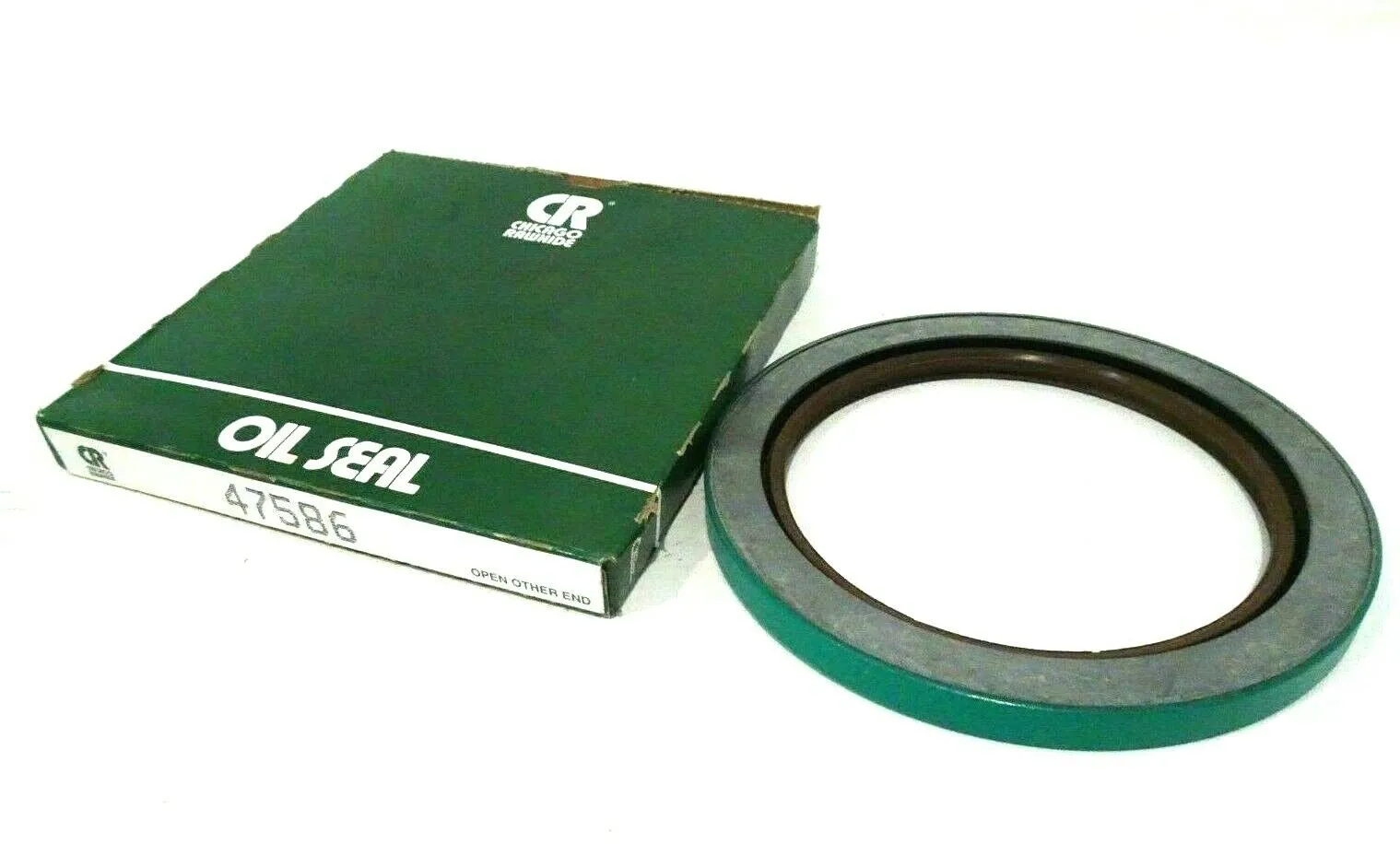 NEW CR CHICAGO RAWHIDE 47586 OIL SEAL