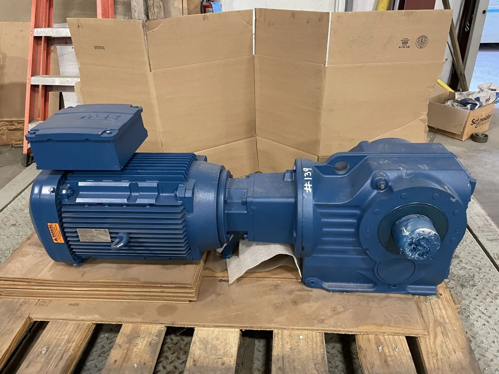 NEW Sew-Eurodrive KT97AM254/256DRN160L4 Worm Gear Drive / Speed Reducer 22.37:1