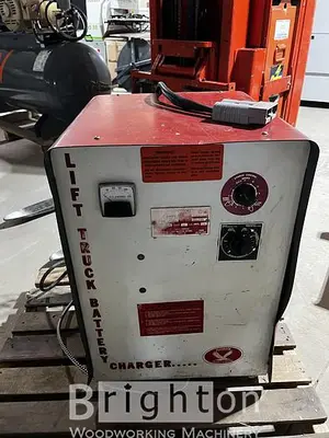 USED RAYMOND MODEL 810 USED ELECTRIC REACH FORKLIFT