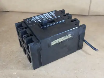 USED CUTLER-HAMMER MCP13300R