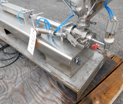 USED QUANITATIVE SINGLE PISTON