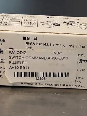 FUJI ELECTRIC AH30-EB11 Command Switch. Loc4B-20