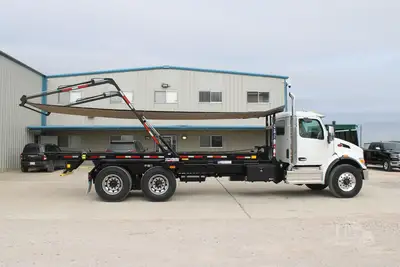 New | in-Stock 2027 PETERBILT 548 Rolloff Trucks Texas US | Roll Off Truck World #1492000