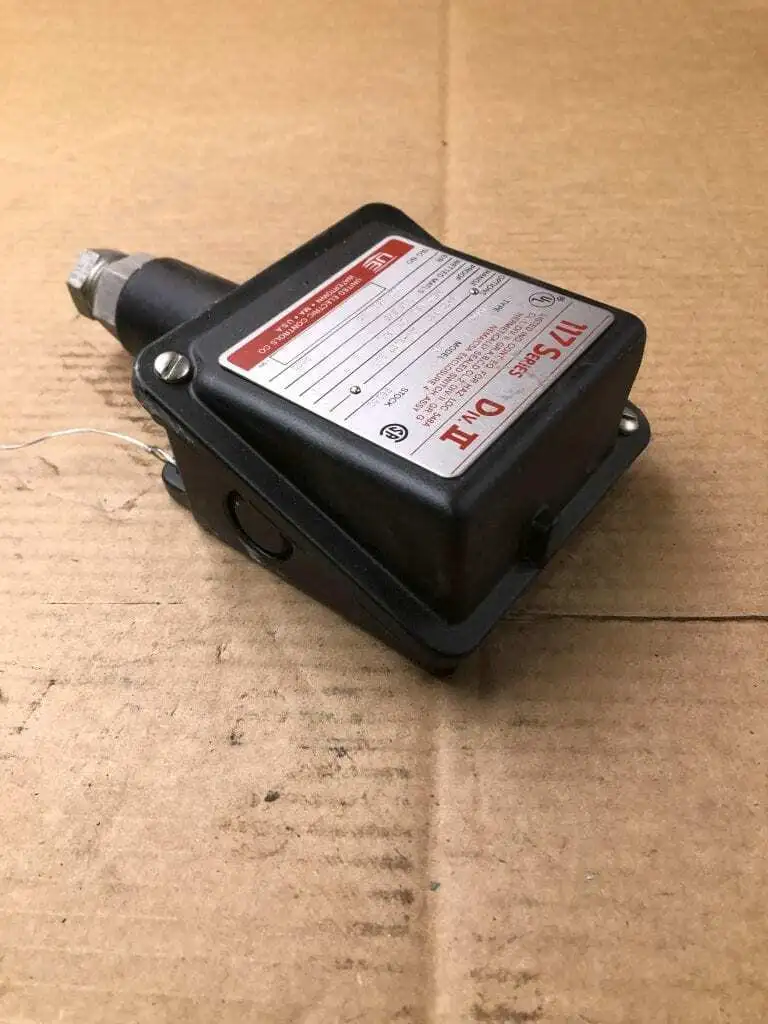 United Electric Controls 117 Series Electromechancial Switch Div 11 UEC