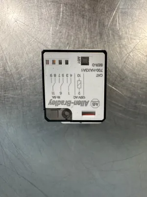 Allen Bradley 700-HAX3A1 /D Pilot Relay w/ Base 700-HN101 /D (4D-25)