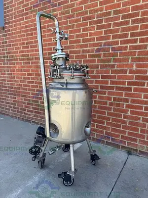 USED LETSCH 260 LITER JACKETED STAINLESS STEEL REACTOR W/ 3/4 HP BOTTOM MIXER
