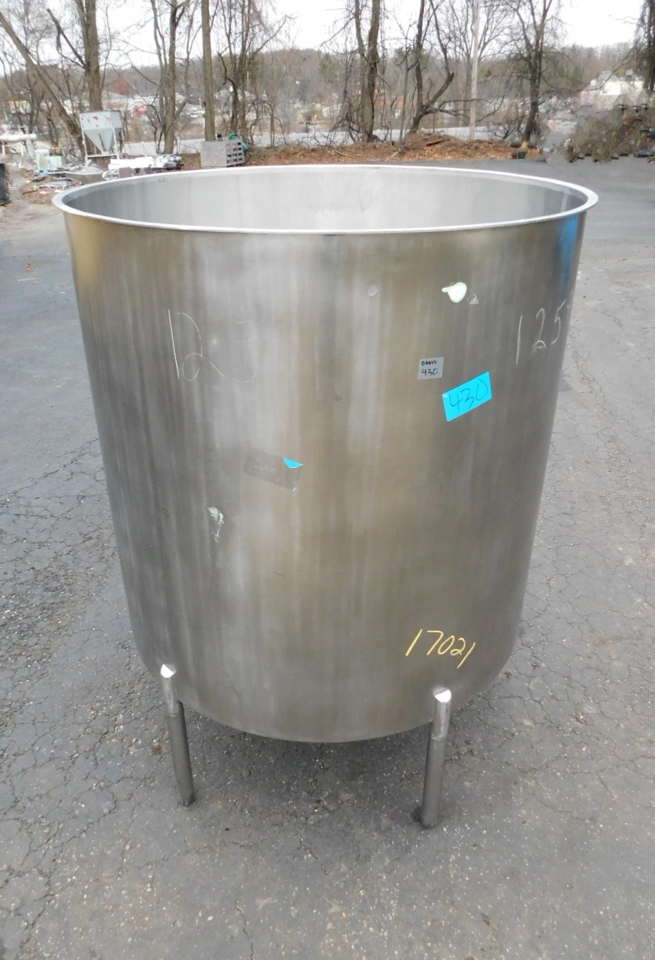 USED 750 GALLON TANK 750 GALLON