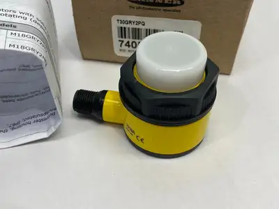 USED BANNER ENGINEERING EZ-LIGHT RIGHT ANGLE 30MM INDICATOR, PANEL MOUNT 3-COLOR, 74052