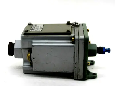 USED CUSTOM CONTROL SENSORS 6860G0 PRESSURE SWITCH