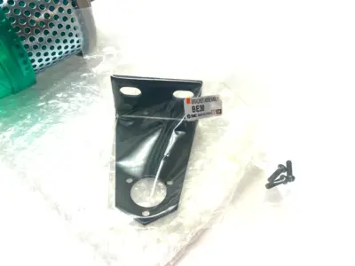 NEW SMC PNEUMATIC EXHAUST CLEANER 3/8" NPT W/ BRACKET