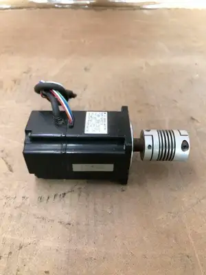 Yaskawa SGM-02A314 AC Servo Motor 200W 200V 2A 3000RPM