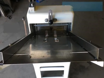 8-0135 Oliver Gravity Feed Bread Slicer Model 797 w/ 32″ Chute