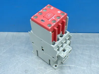 NEW ALLENBRADLEY 100SC12EJ32C