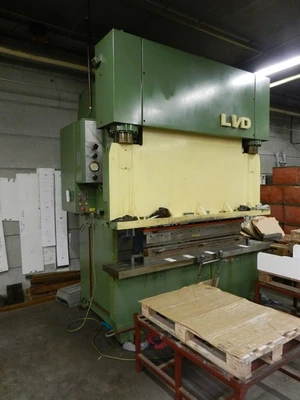 USED COMPLETE LINE FOR FIXTURES OF FLUORESCENT LIGHTING