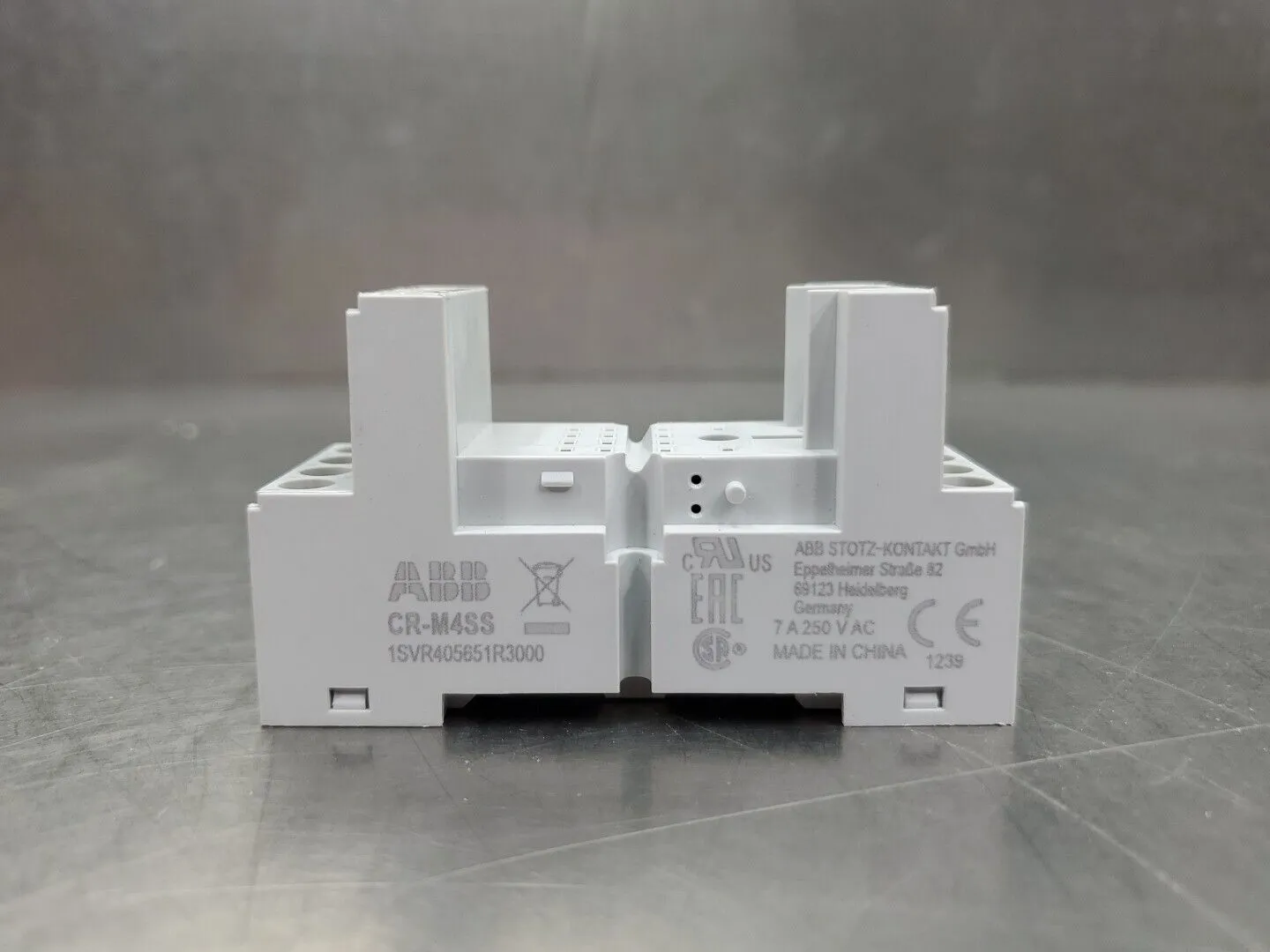 ABB 1SVR405651R3000 (CR-M4SS) 250VAC 7A Relay Base. 4E-32