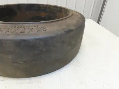 Wide Track 21x7x15 21x7x15 Forklift Tire Smooth Solid Press-on Black