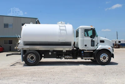New | in-Stock 2027 MACK MD7 Septic/Sewer/Vacuum Trucks Texas US | Roll Off Truck World #1491897