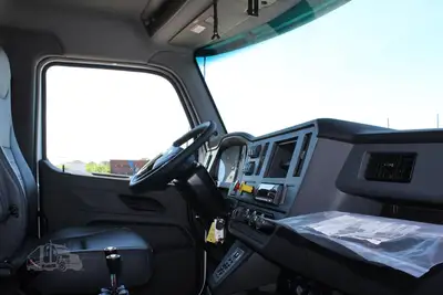 New | in-Stock 2027 PETERBILT 548 Rolloff Trucks Texas US | Roll Off Truck World #1492014
