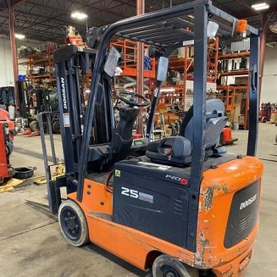 Used 2014 DOOSAN BC25S-5 4-Wheel Sit down Electric Counterbalance Forklifts Alberta CA | Leavitt Machinery #1443723