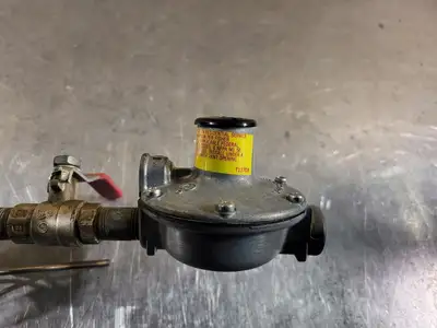 2000 BTU/HR Thermostat Control Valve w/ Gas Regulator