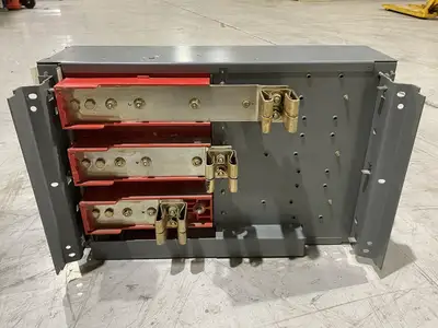 USED SCHNEIDER ELECTRIC, SQUARE D SER. E2 FUSIBLE PANELBOARD SWITCH UNIT 3-POLE 600A