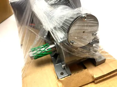 NEW BALDOR RELIANCE RIGHT ANGLE GEARMOTOR, 0.38HP, 3-PH, 75:1 RATIO