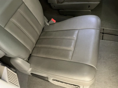 USED 2009 CHRYSLER TOWN AND COUNTRY