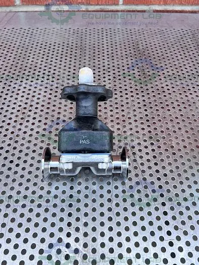 Used ITT PURE FLO 1-316L-RA15MAX-CWP150 DIAPHRAGM VALVE W/ 1" SANITARY FITTING Valves/Fittings California US | Equipment Lab #485543