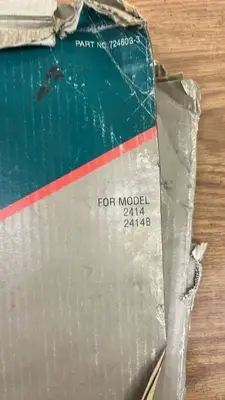 Lot of 8 Floor Buffer Pads with Makita Abrasive Cut-Off Wheel Box