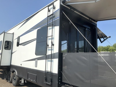 Used 2018 MOMENTUM 395M Campers, Caravans, Motorhomes Michigan US | Miedema Asset Management Group #1334425