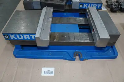 *4* Kurt Machine Vises