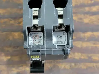 NEW SQUARE D QO240