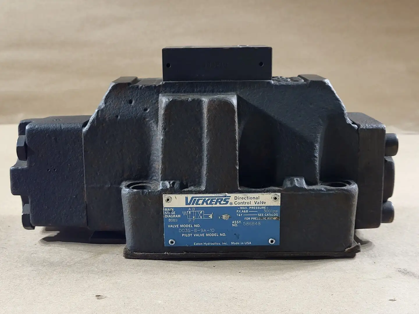 USED VICKERS DG3S-8-9A-10