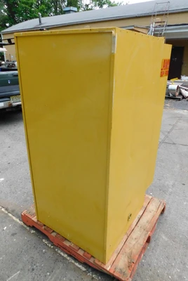 USED EAGLE MFG FLAMABLE STORAGE MODEL 1960