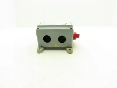 Leviton DS30-AX Safety Disconnect 30 Amp 600 Volt AC Max Enclosed Switch Type 3