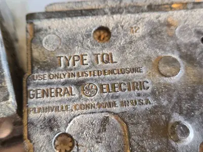 General Electric Circuit Breakers, Electrical Parts and Accessories - Unkown Condition