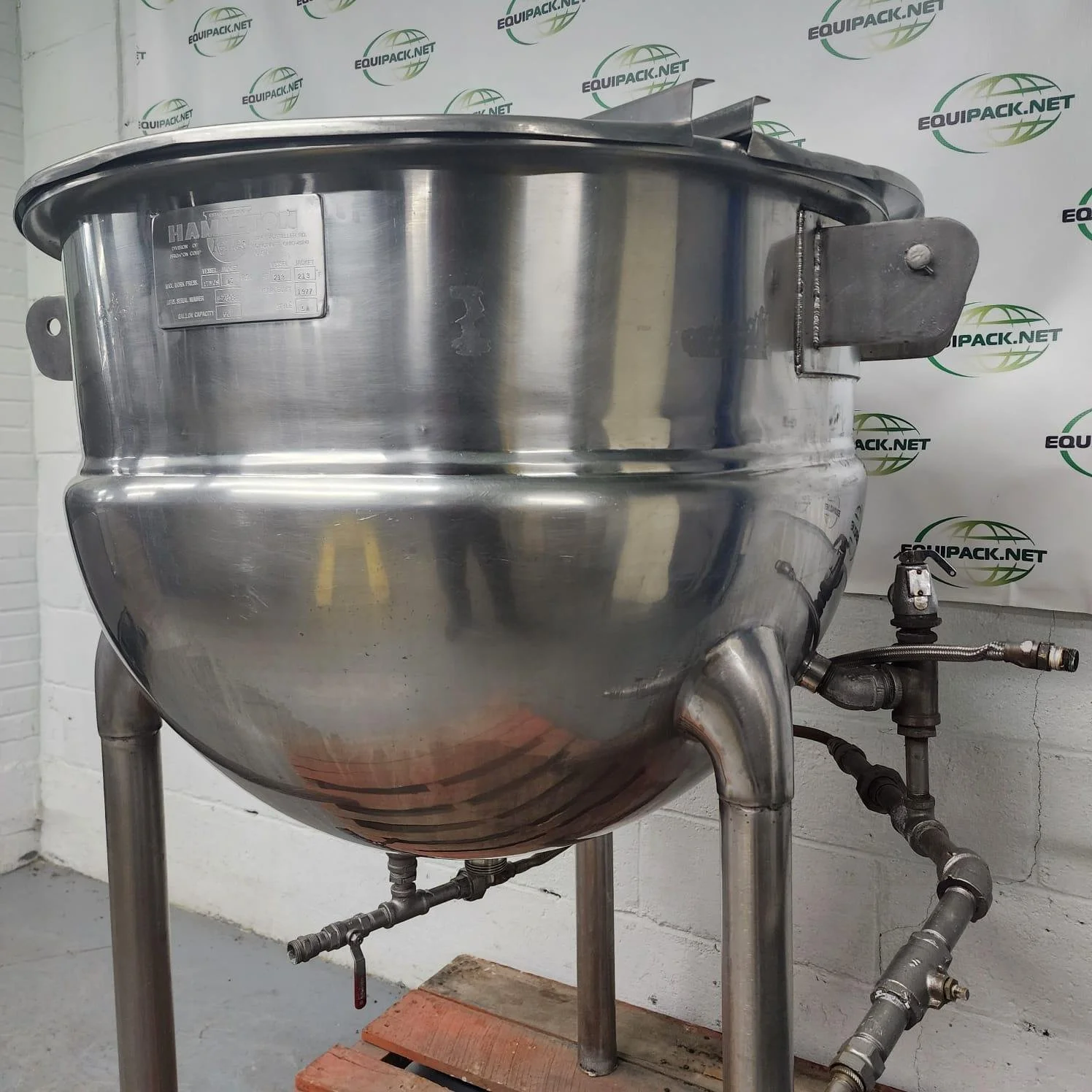 HAMILTON KETTLE 60 GAL. Steam, 1/2'' Jacketed. S#. B-7398 In stainless steel, on legs. # 1459