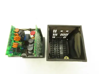 Honeywell UDC3300  Digital Temperature Controller DC330B-K0-000-20-000000-00-0