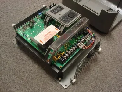 Allen Bradley 1/2 HP 1331-AAF05 Adjustable AC Drive Used
