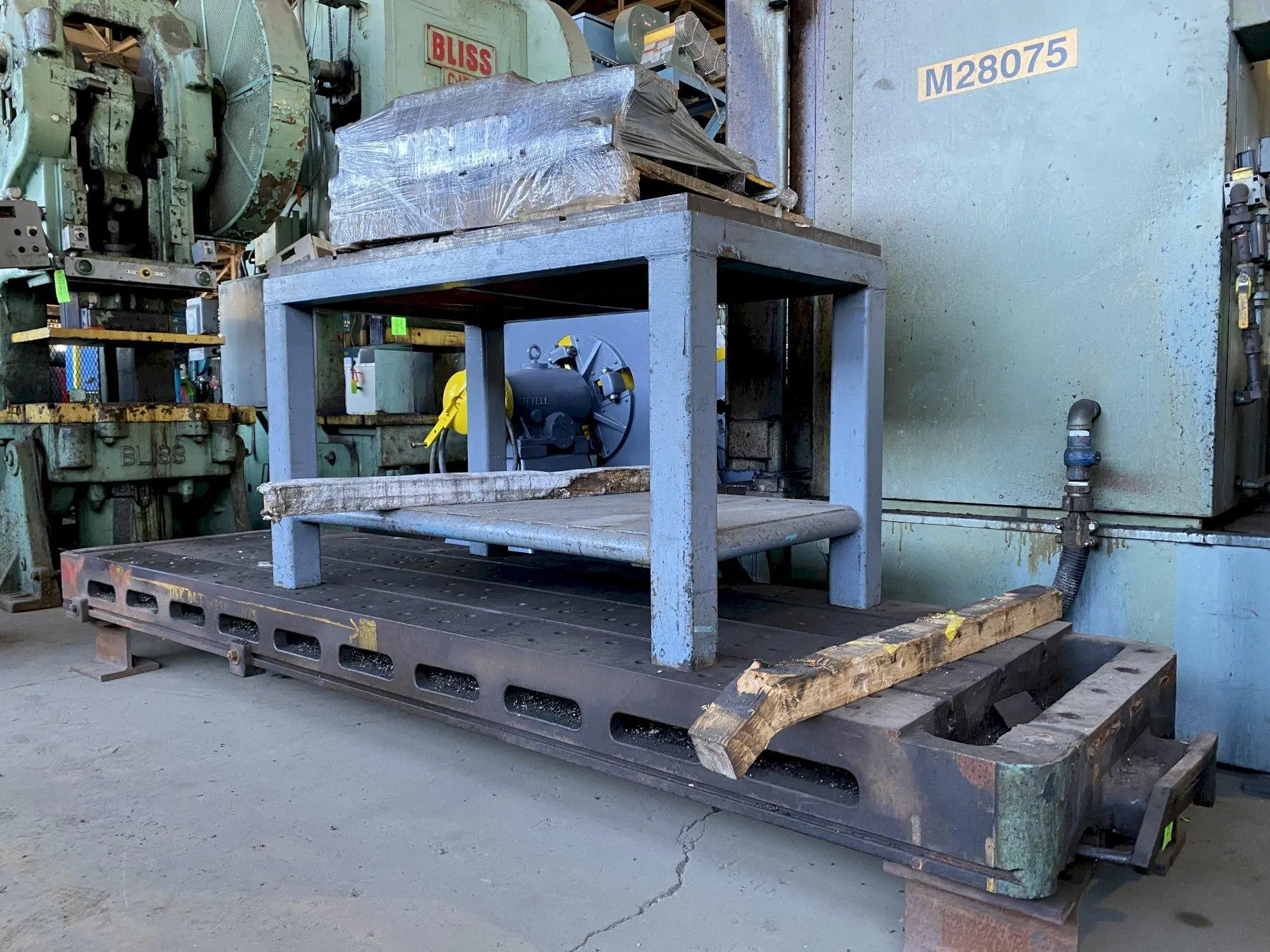 38" x 122" x 8.5" T-SLOTTED FLOOR PLATE. STOCK # 1161420