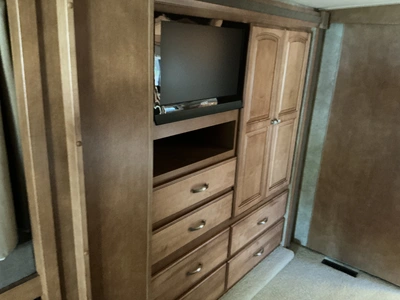 USED 2013 WINNEBAGO F53